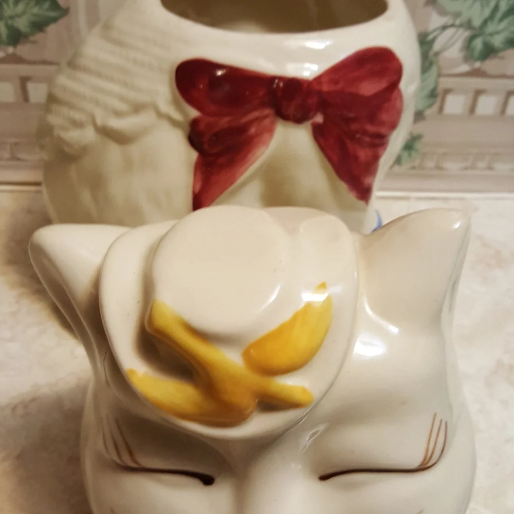 Vintage Shawnee Puss and Boots Cookie Jar with Salt and Pepper Shaker - Picture 5 of 13